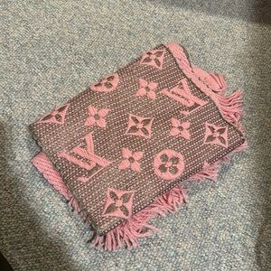 LV Scarf